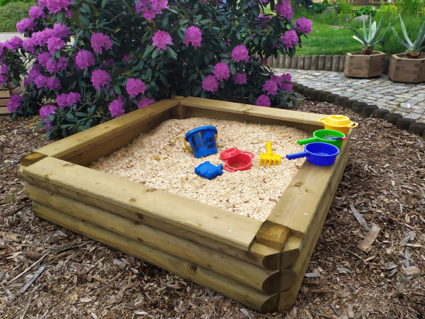 Pískoviště z půlkůlů